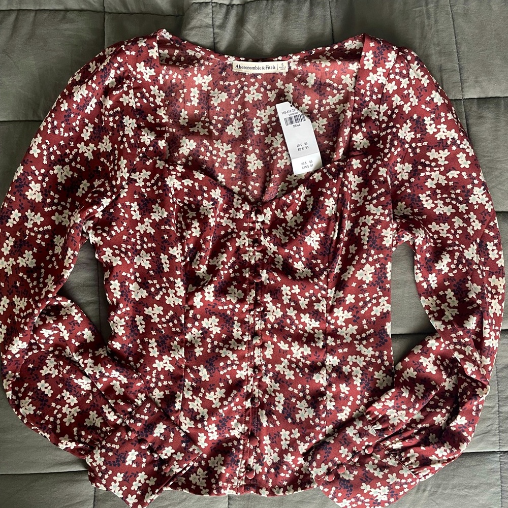 NWT Abercrombie & Fitch Floral Burgundy Top Size Small